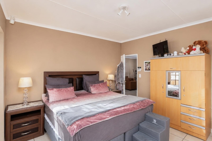 4 Bedroom Property for Sale in Safari Gardens North West